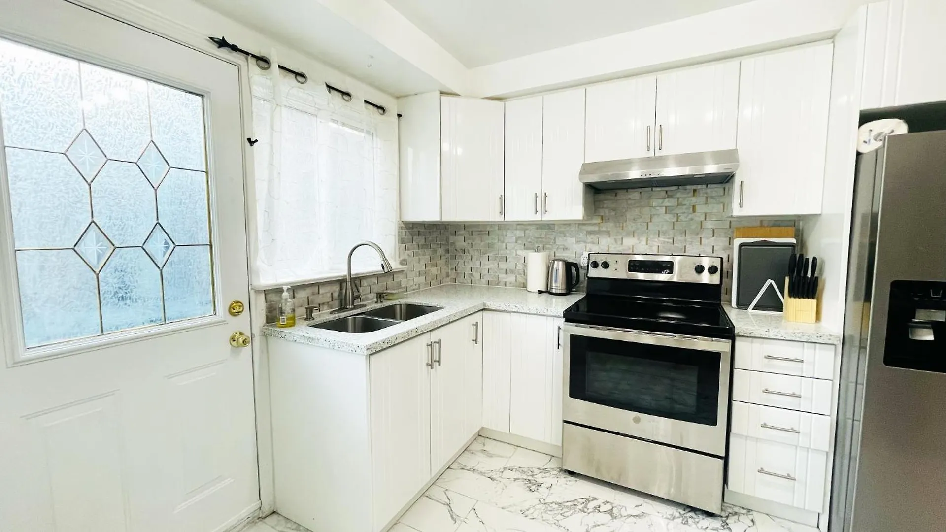 Cozy Home 10 Mins From Toronto Airport With Free Parking 0*,