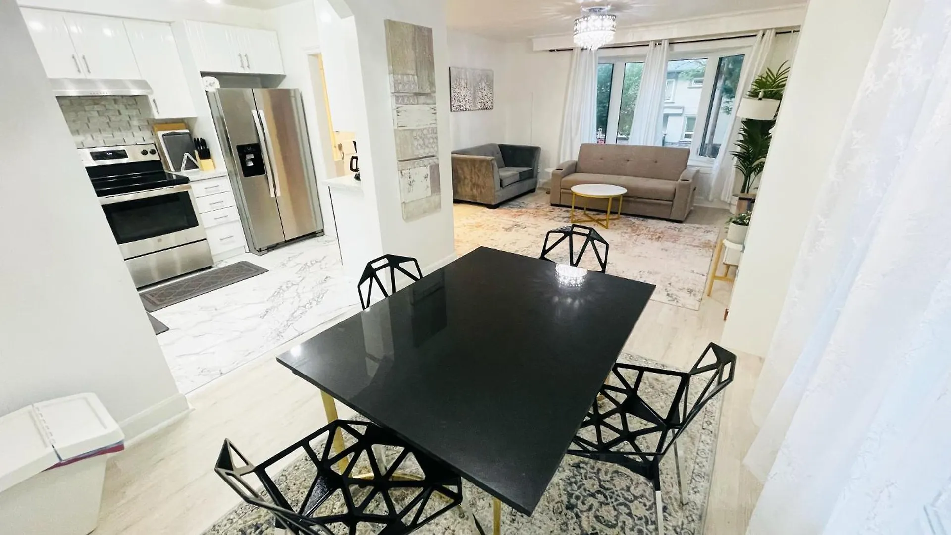 Cozy Home 10 Mins From Toronto Airport With Free Parking 0*,  Canada
