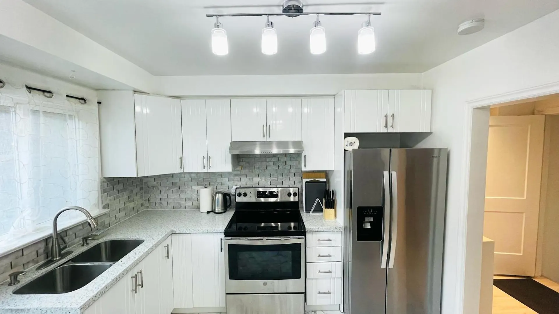 Appartamento Cozy Home 10 Mins From Toronto Airport With Free Parking Canada