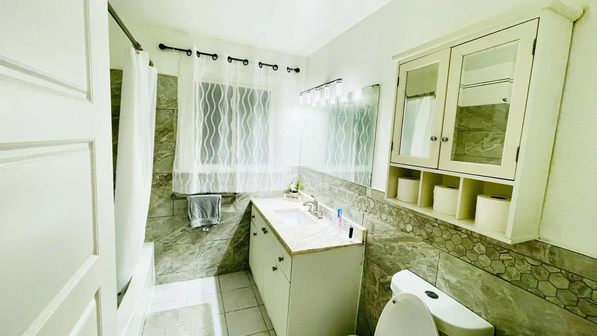 Appartement Cozy Home 10 Mins From Toronto Airport With Free Parking