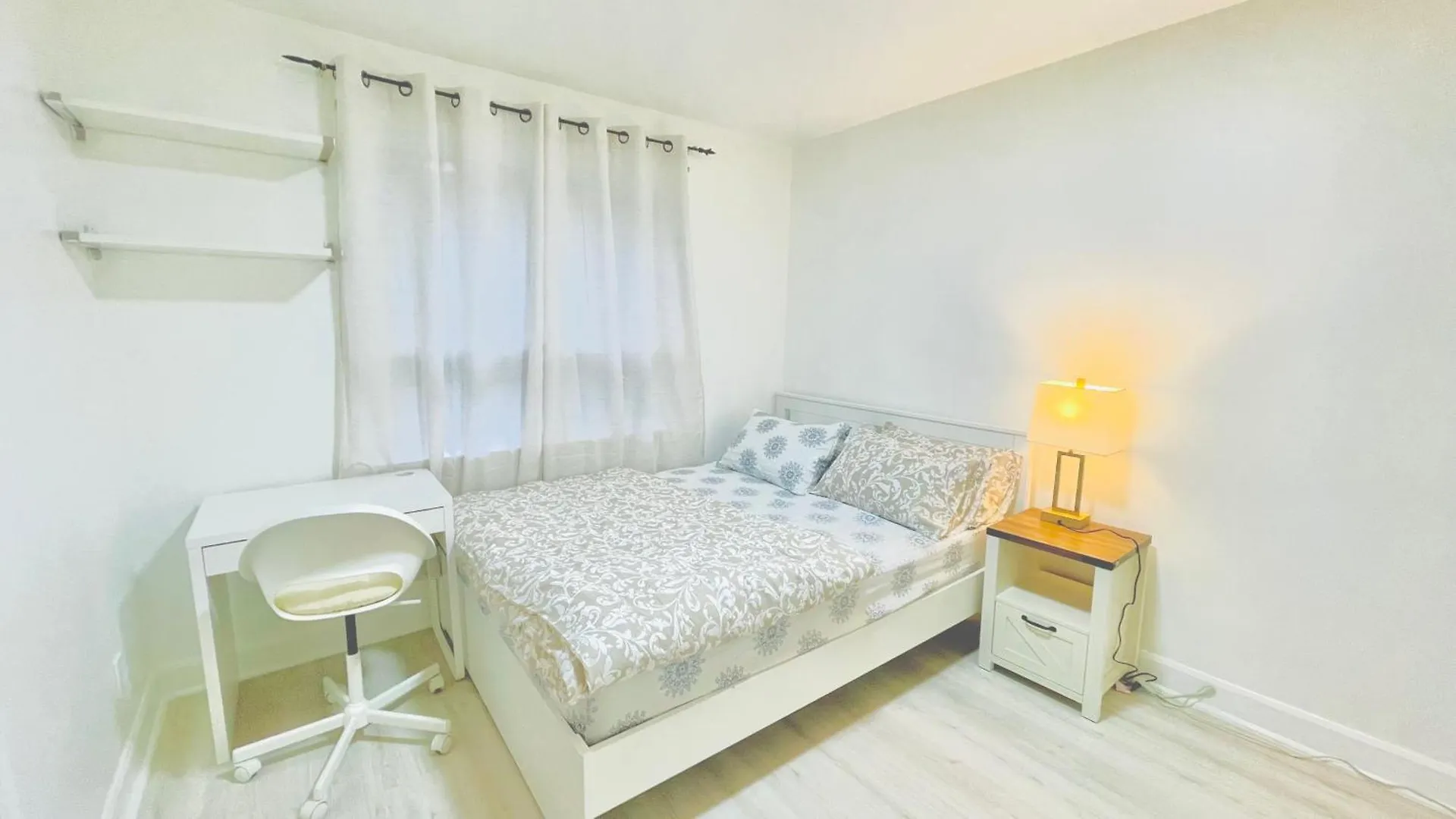 Cozy Home 10 Mins From Toronto Airport With Free Parking 0*,  Canada