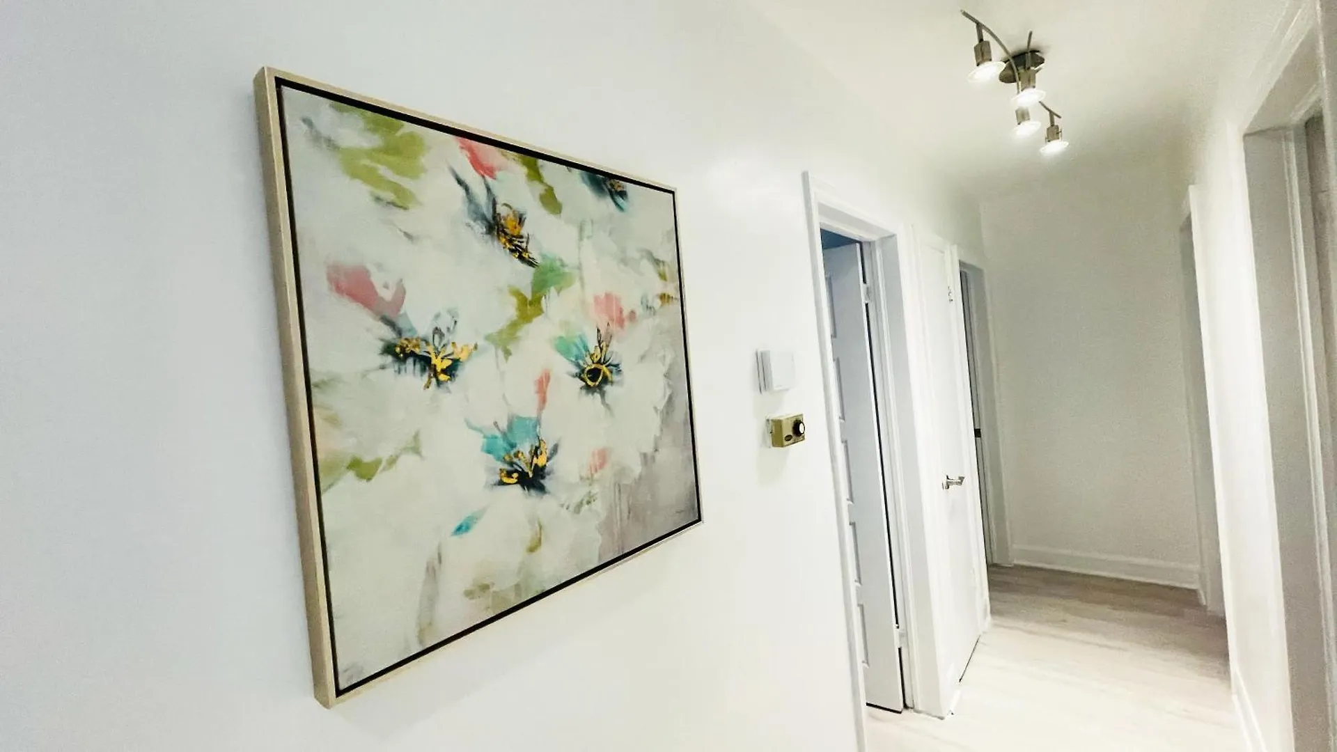 Appartement Cozy Home 10 Mins From Toronto Airport With Free Parking