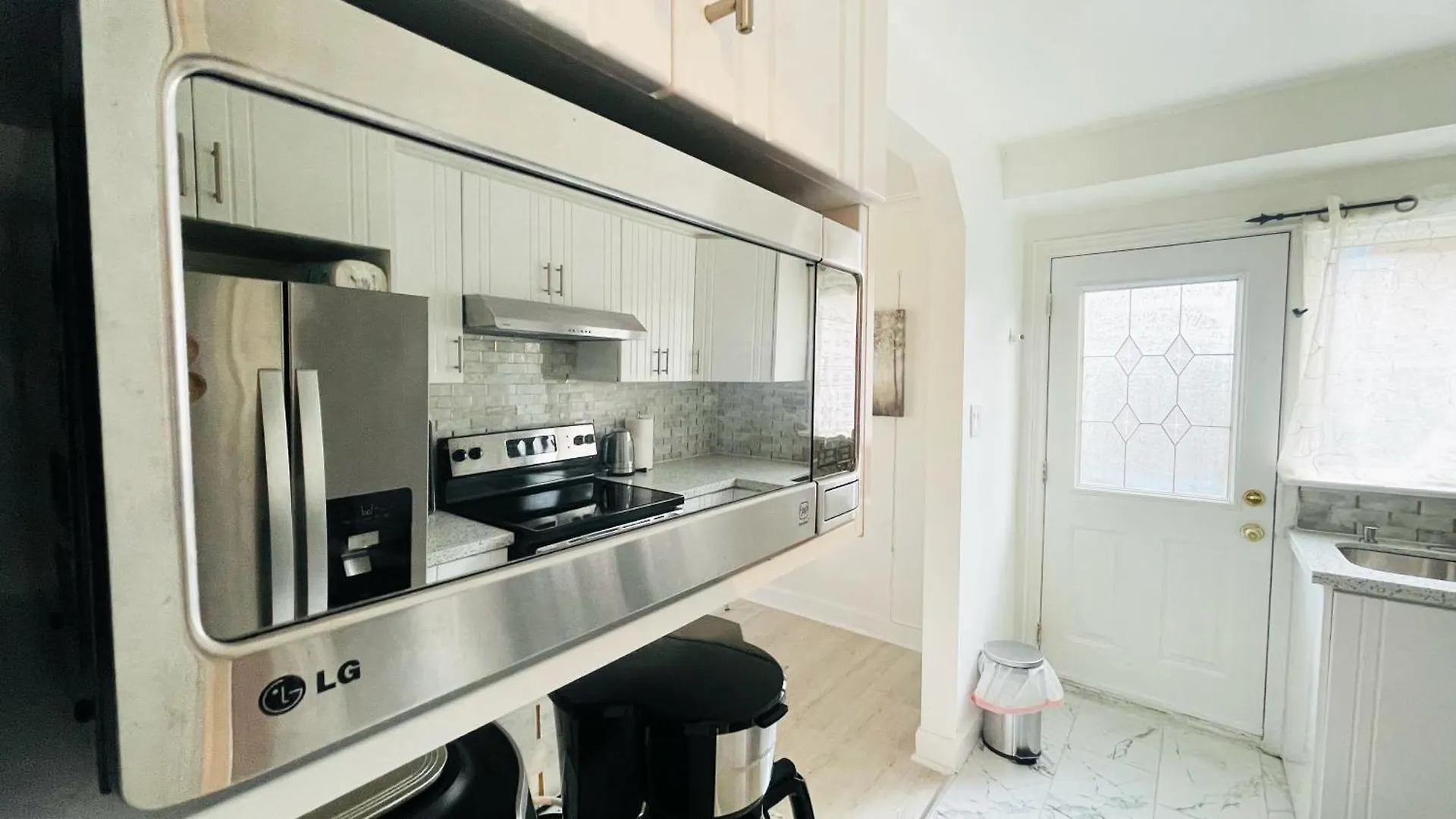 Cozy Home 10 Mins From Toronto Airport With Free Parking
