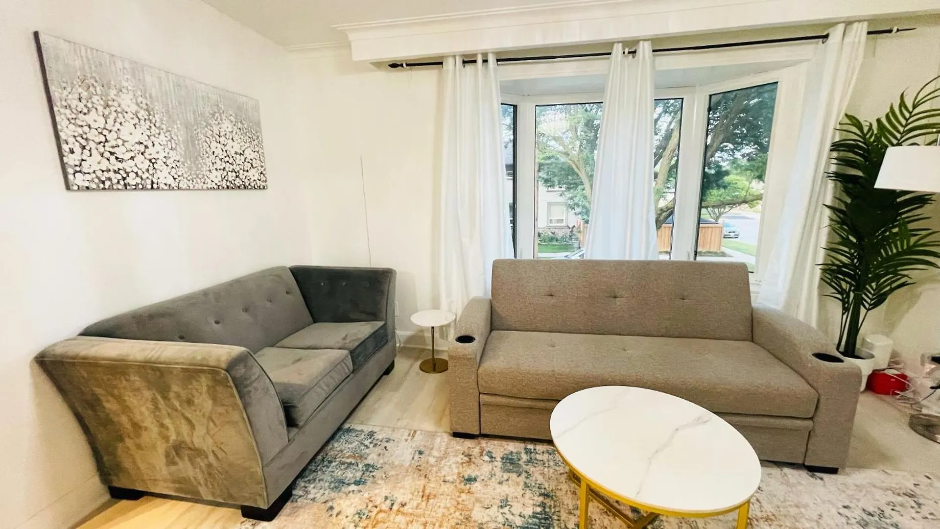 Cozy Home 10 Mins From Toronto Airport With Free Parking 0*,  Canada