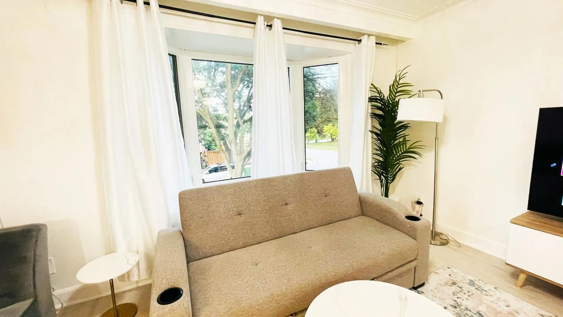 Cozy Home 10 Mins From Toronto Airport With Free Parking Appartement